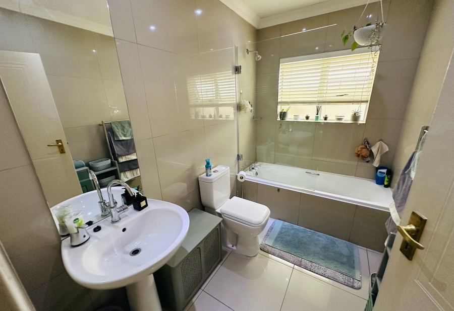 3 Bedroom Property for Sale in Sonstraal Heights Western Cape